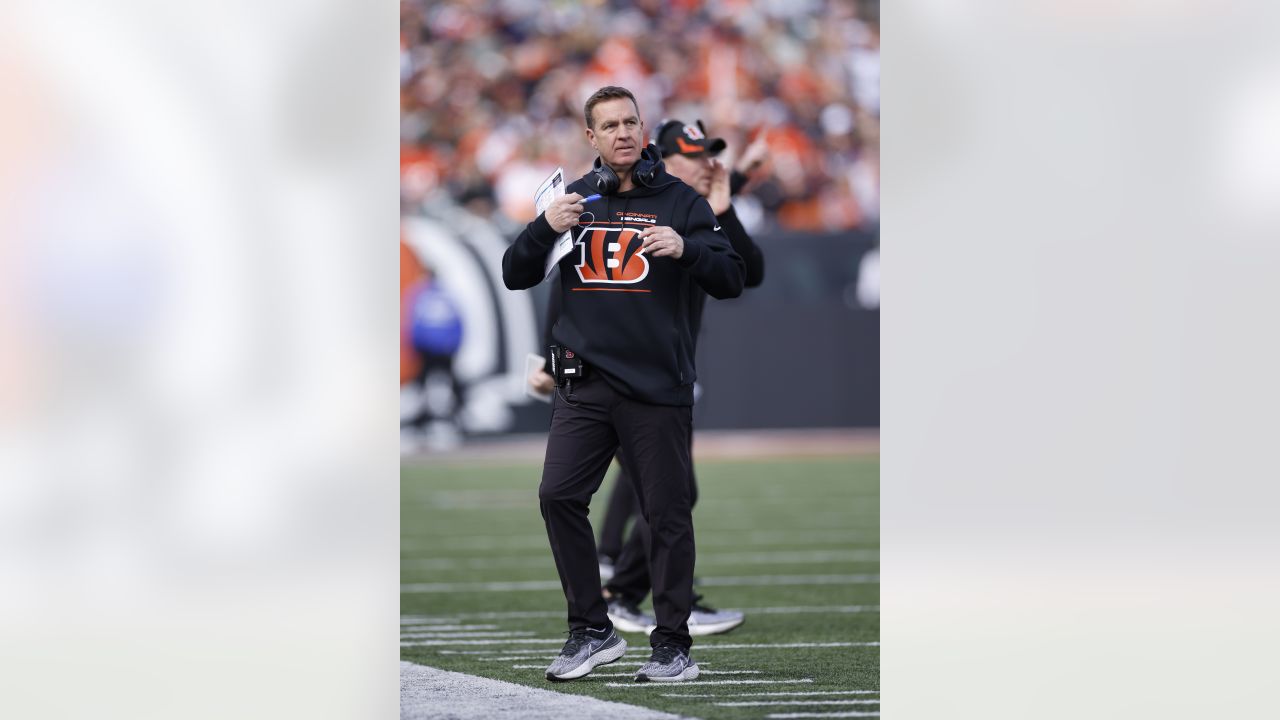 Cincinnati Bengals defensive coordinator Lou Anarumo warms up during an NFL  preseason football game against the New York Giants, Sunday, Aug. 21, 2022  in East Rutherford, N.J. The Giants won 25-22. (AP