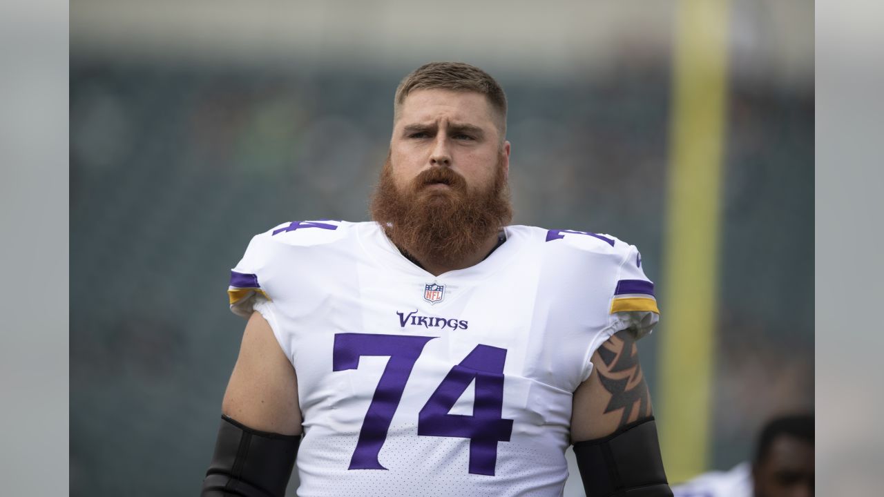 Free-agent tackle Mike Remmers to visit Vikings