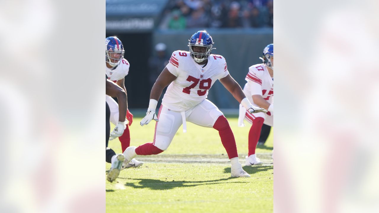 New York Giants fullback Elijhaa Penny (39) and defensive back Steven  Parker (38) react after a defensive play against the Washington Football  Team during the first quarter of an NFL football game, Sunday, Jan. 9,  2022, in East Rutherford, N.J. (AP Pho