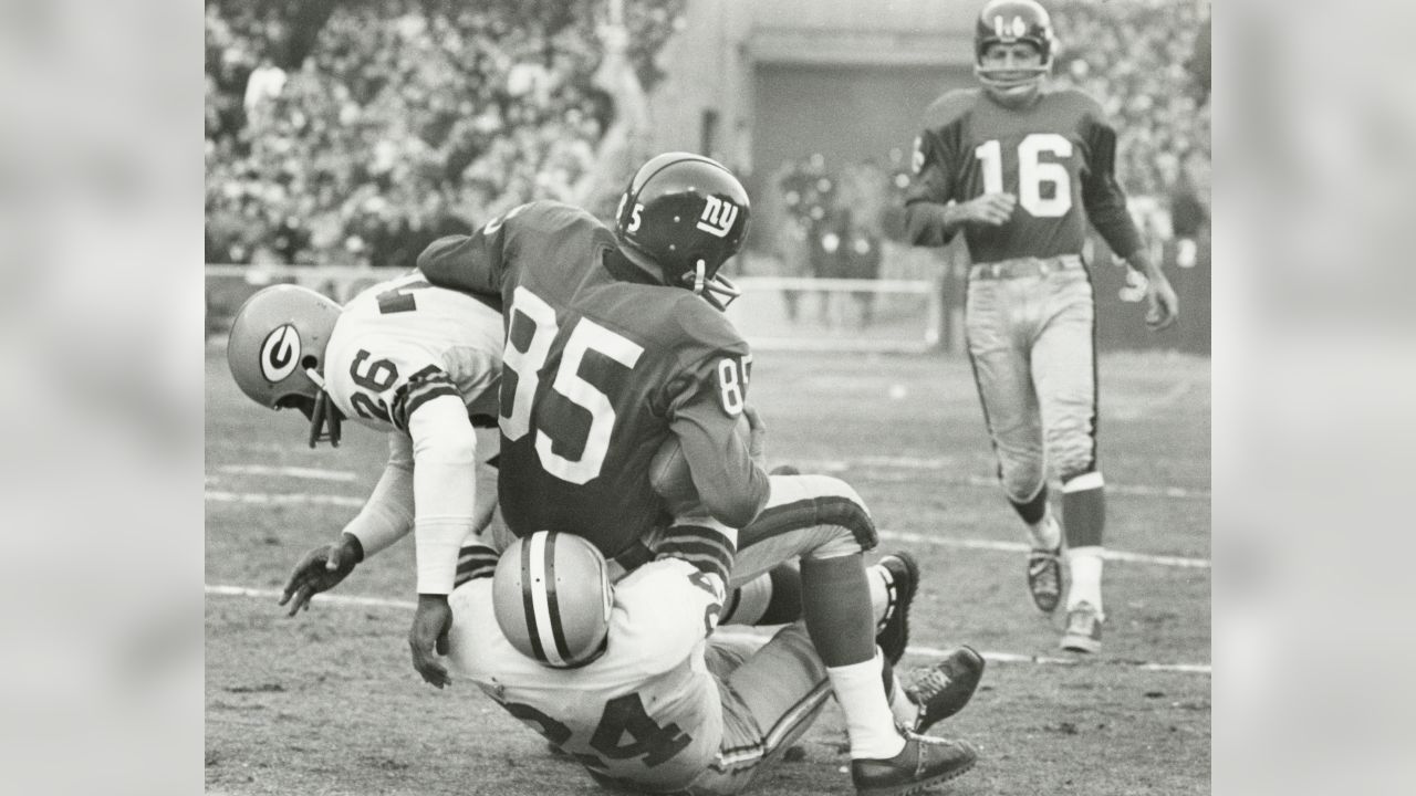 \ud83d\udcf8 Through the Years: Giants vs. Packers