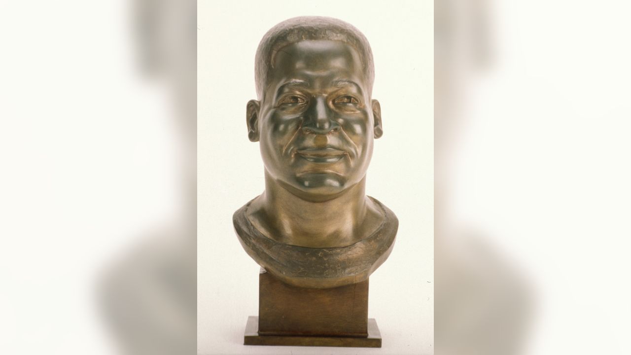 Emlen Tunnell: the first black player in the Pro Football Hall of Fame