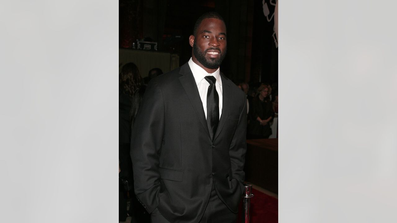 Justin Tuck - Age, Family, Bio