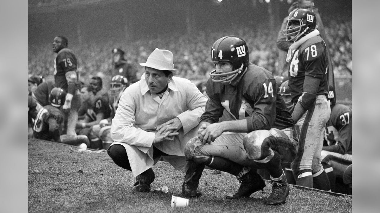 Y. A. Tittle  Ny giants football, New york giants football, Giants football