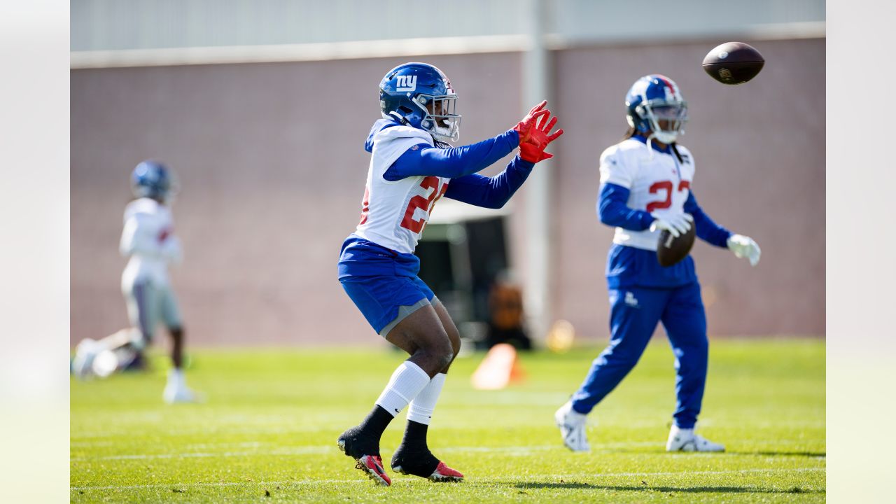 New York Giants cornerback Fabian Moreau (37) defends against the