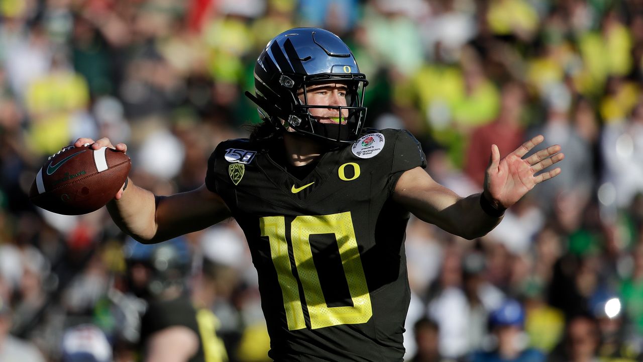 1,321 Justin Herbert Oregon Stock Photos, High-Res Pictures, and Images -  Getty Images