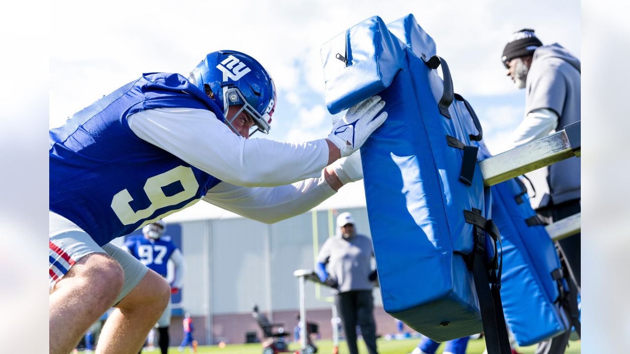 \ud83e\uddf1 Fabian Moreau is THAT GUY - making the stop just in front of the goal  line to secure the Giants victory! | Instagram