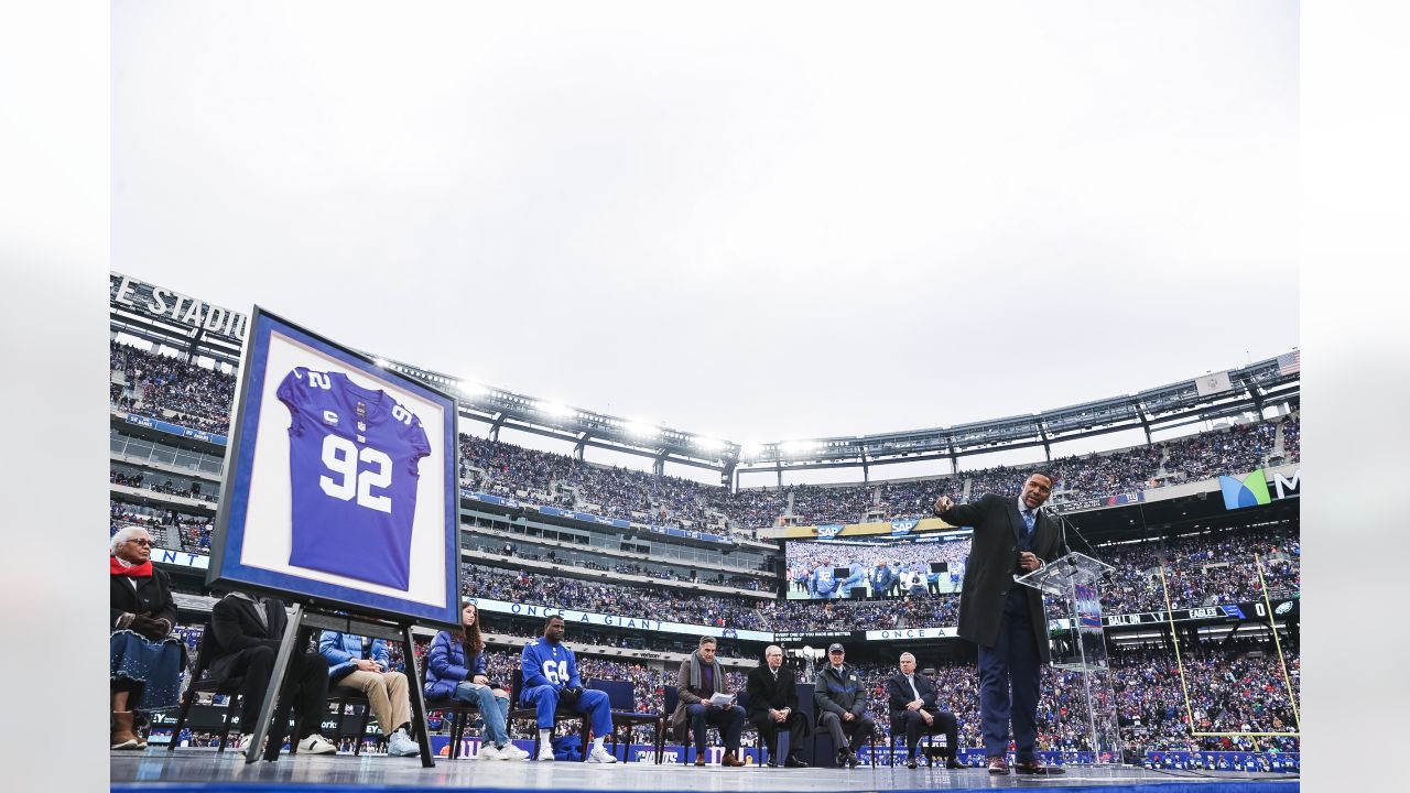 Giants to retire Michael Strahan's No. 92 at Eagles game 