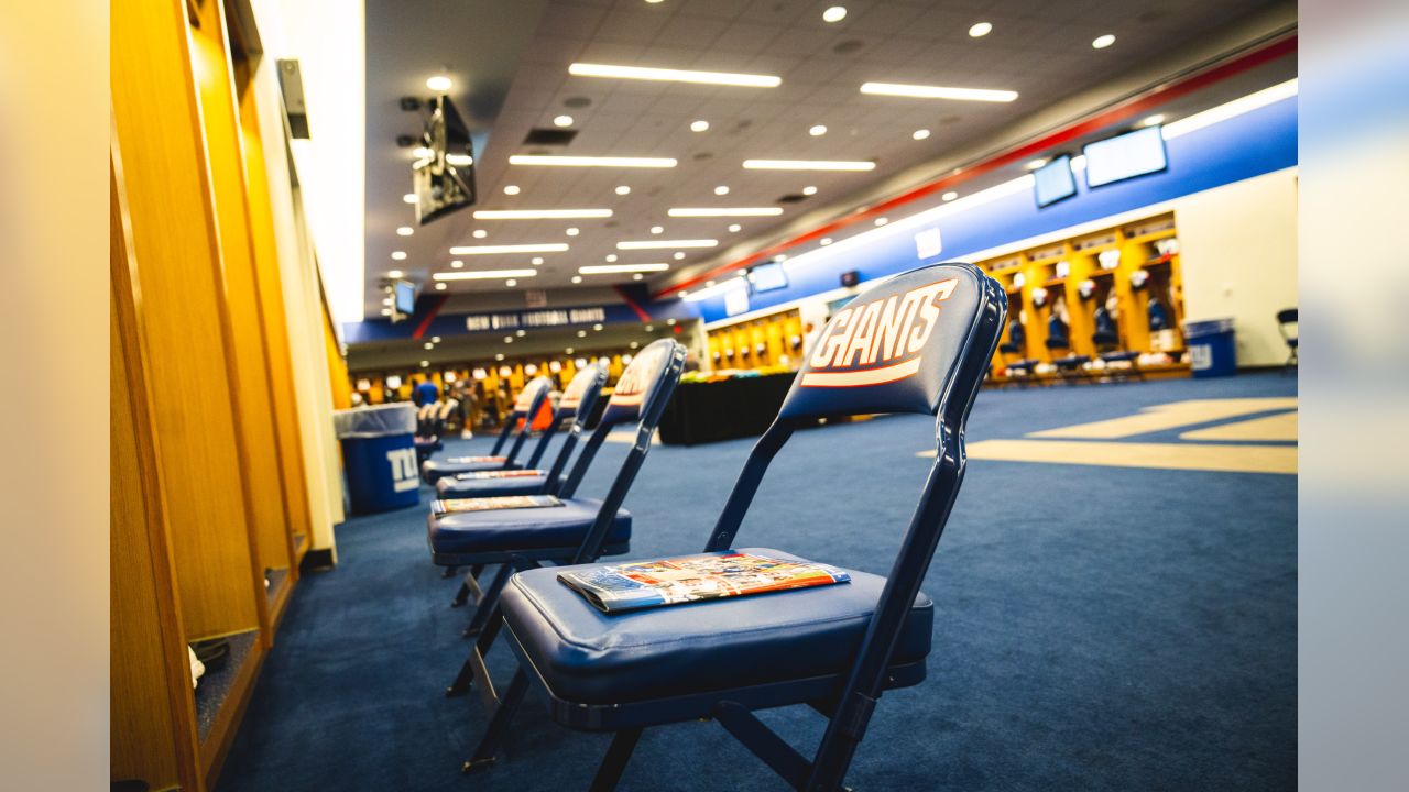 Giants vs. Jets Photos: Player Arrivals and Locker Room Tour