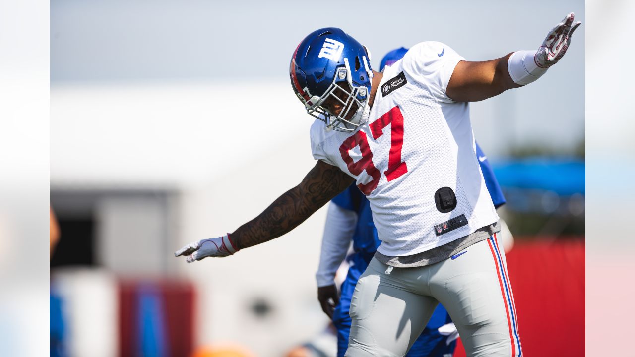 Rookie Darnay Holmes highlights Giants' intrasquad scrimmage at