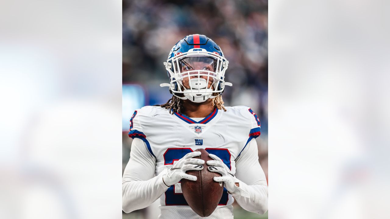 New York Giants safety Xavier McKinney (29) defends against the Chicago  Bears during an NFL football game Sunday, Oct. 2, 2022, in East Rutherford,  N.J. (AP Photo/Adam Hunger Stock Photo - Alamy