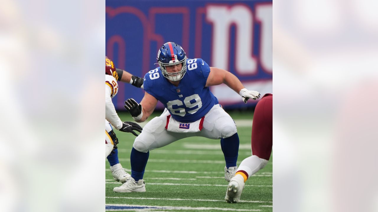 New York Giants fullback Elijhaa Penny (39) and defensive back Steven  Parker (38) react after a defensive play against the Washington Football  Team during the first quarter of an NFL football game, Sunday, Jan. 9,  2022, in East Rutherford, N.J. (AP Pho