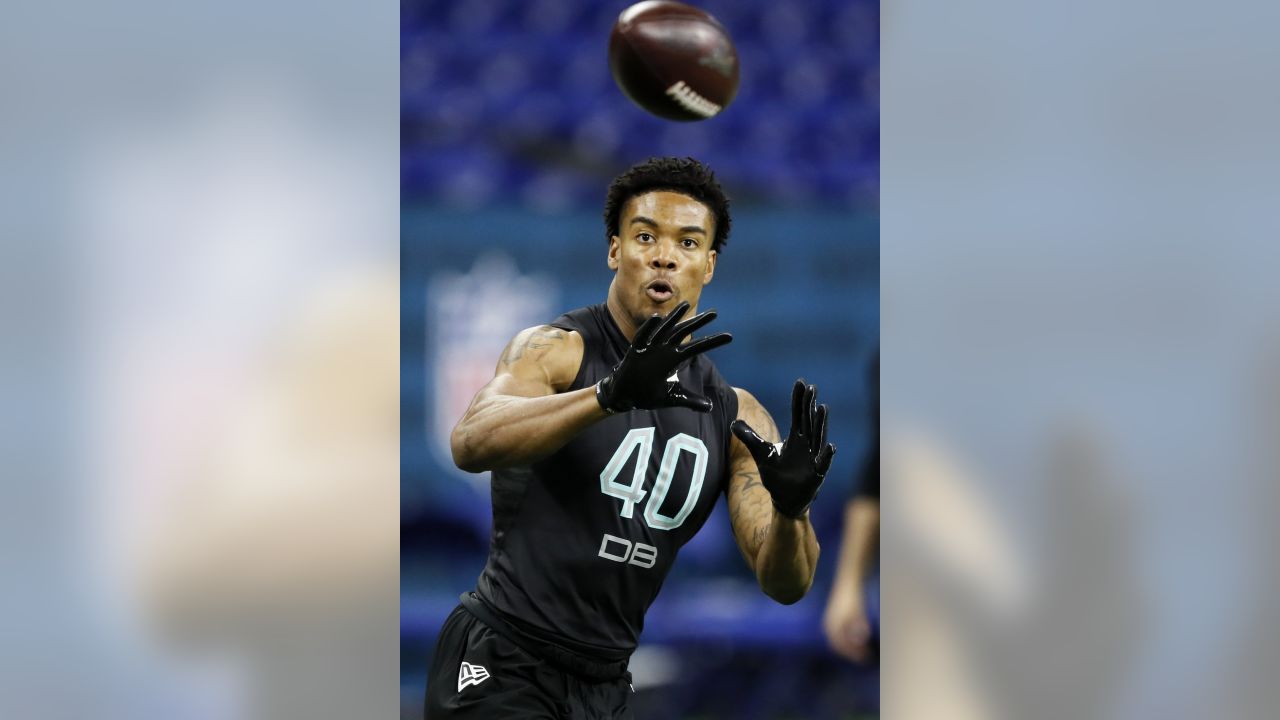 Southern Illinois defensive back Jeremy Chinn runs the 40-yard dash at the  NFL football scouting combine in Indianapolis, Sunday, March 1, 2020. (AP  Photo/Charlie Neibergall Stock Photo - Alamy