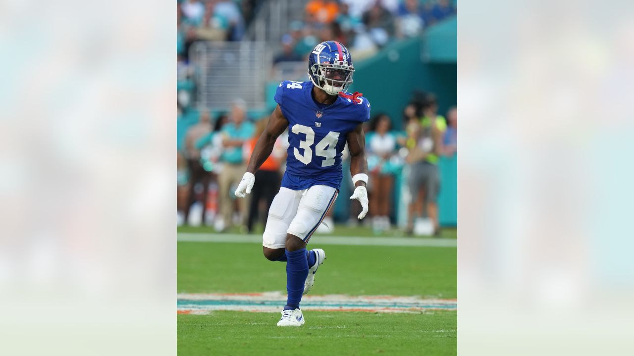 New York Giants cornerback Jarren Williams (34) runs against the Washington  Football Team during an NFL football game, Sunday, Jan. 9, 2022, in East  Rutherford, N.J. (AP Photo/Adam Hunger Stock Photo - Alamy