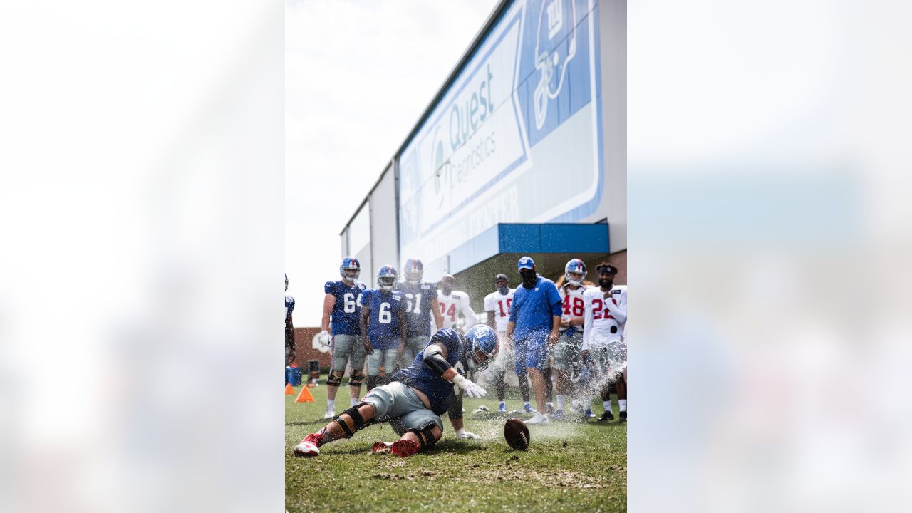 New York Giants video: Joe Judge takes part in muddy fumble drill