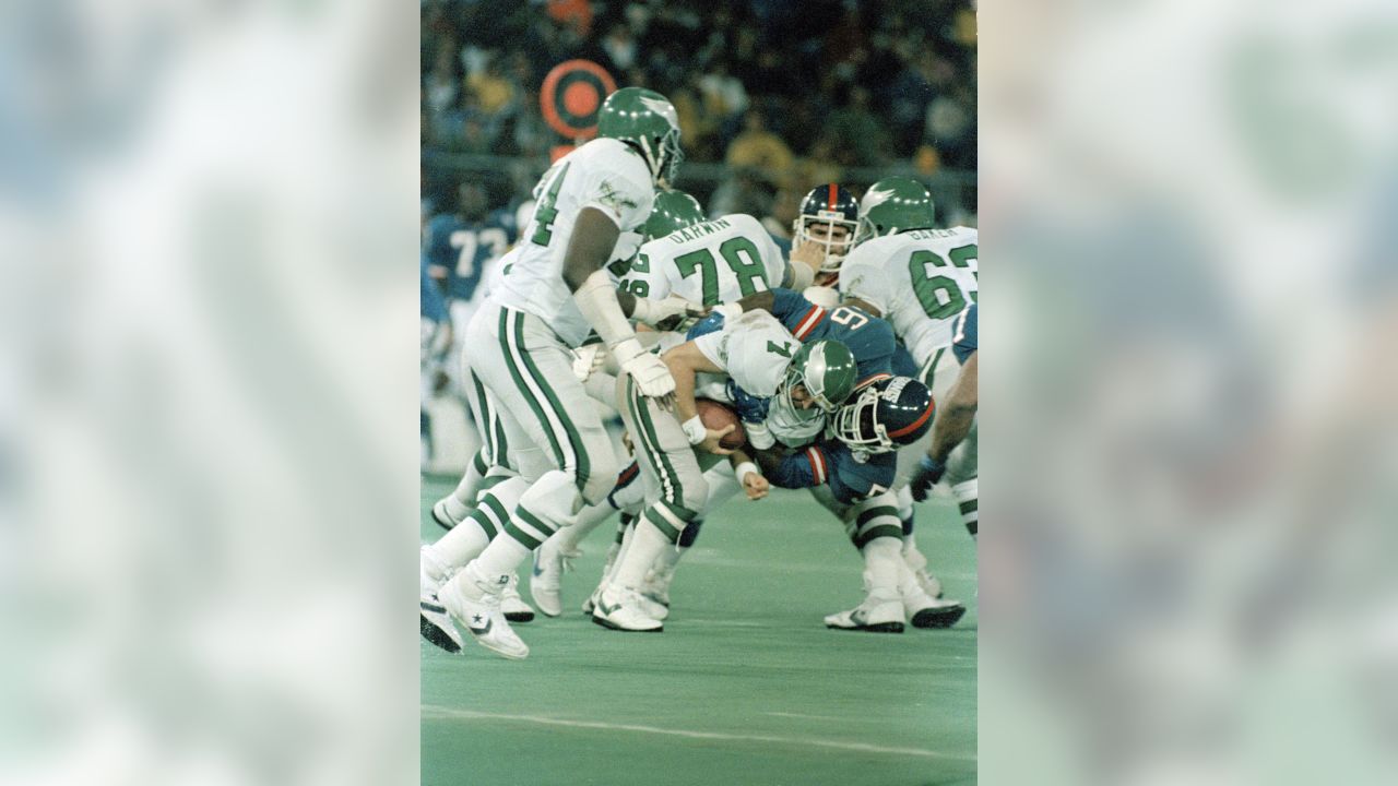 Linebacker Lawrence Taylor #56 of the New York Giants in action against the  Los Angeles Raiders.Circa the 1980's. (Icon Sportswire via AP Images Stock  Photo - Alamy