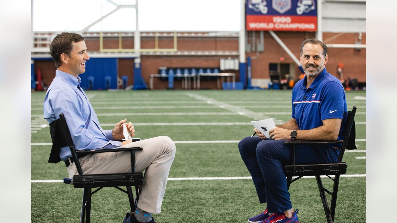 \ud83d\udcf8 Photos: Eli Manning tours his new office