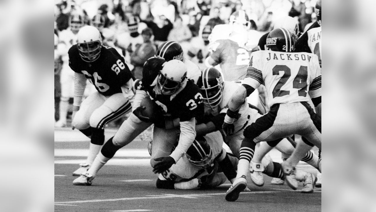 1975 Cardinals at Giants  Giants football, Ny giants football, Football  pictures