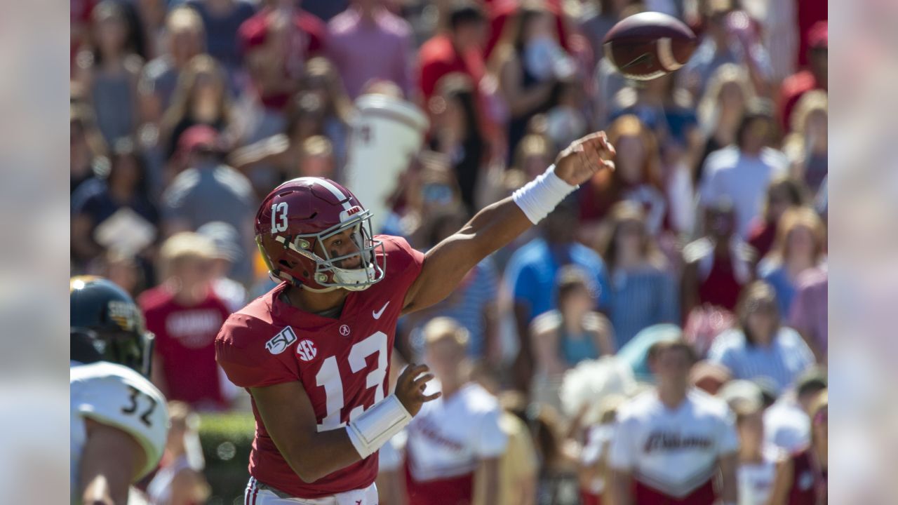 Deep Dive on Alabama Crimson Tide Football Quarterback Tua Tagovailoa -  TideIllustrated