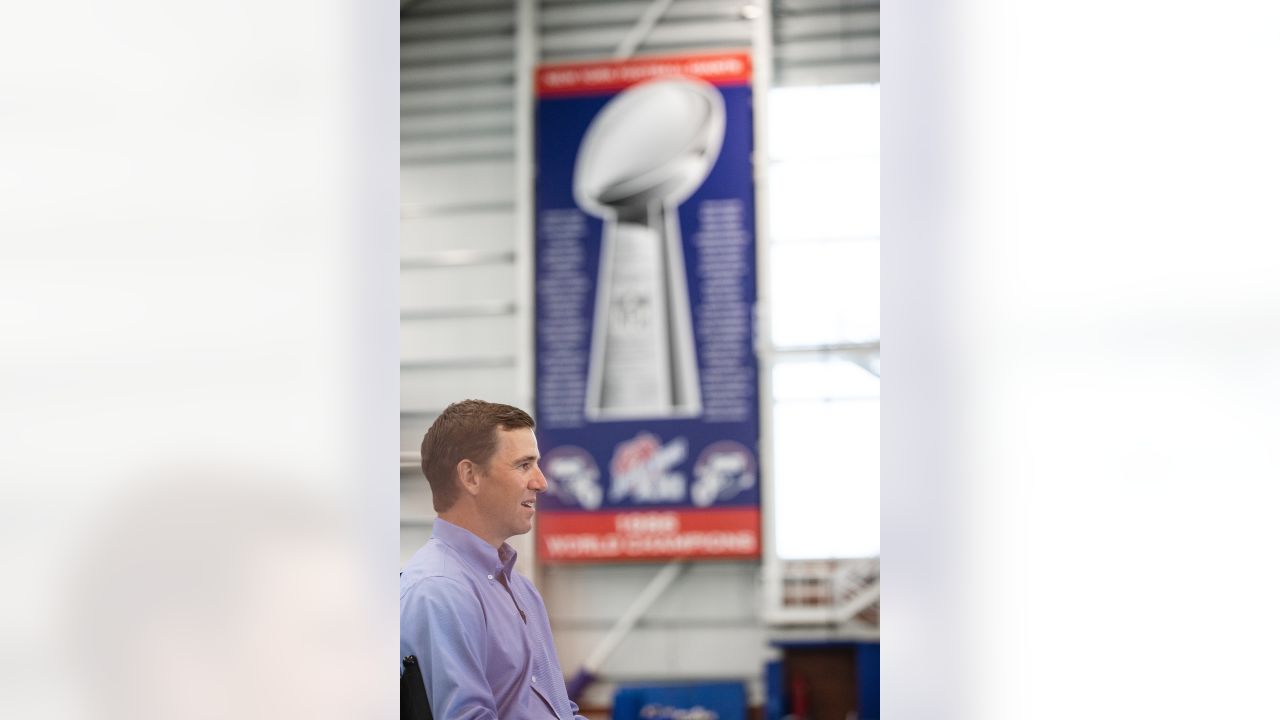 Eli Manning officially rejoins Giants in new front office role