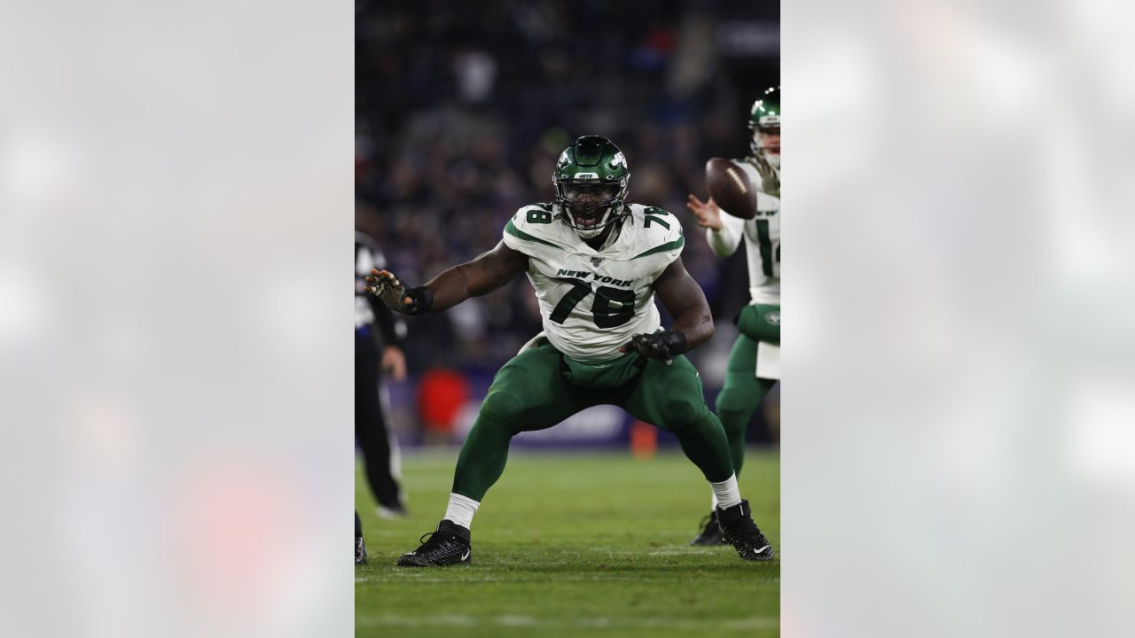 Miami Dolphins offensive lineman Brandon Shell (71) runs off the field  against the New York Jets during an NFL football game Sunday, Oct. 9, 2022,  in East Rutherford, N.J. (AP Photo/Adam Hunger