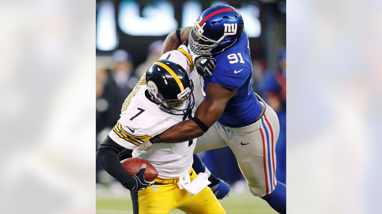 New York Giants defensive end Justin Tuck (91) pumps up the crowd during  second half NFL action in the New York Giants' 31-18 victory over the  Carolina Panthers at New Meadowlands Stadium