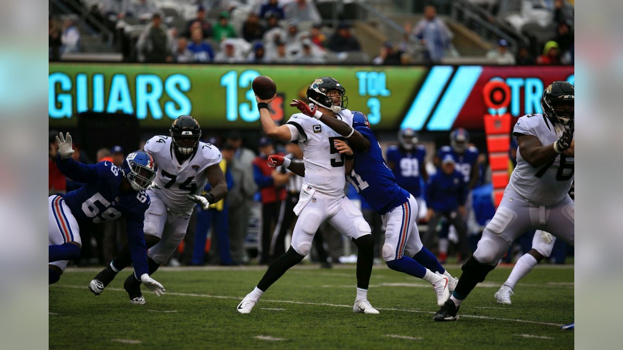 3596 Giants Vs Jaguars Stock Photos, High-Res Pictures, and Images