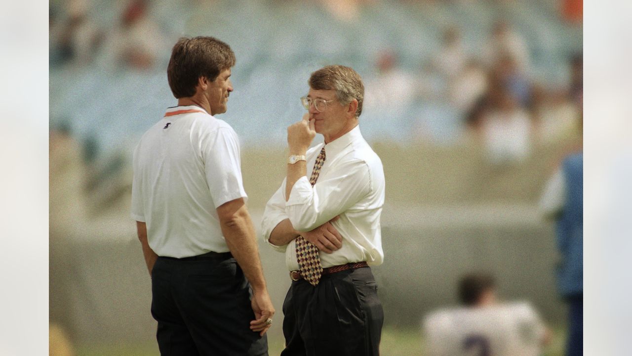 Dan Reeves, ex-Broncos coach who also led Giants, dead at 77