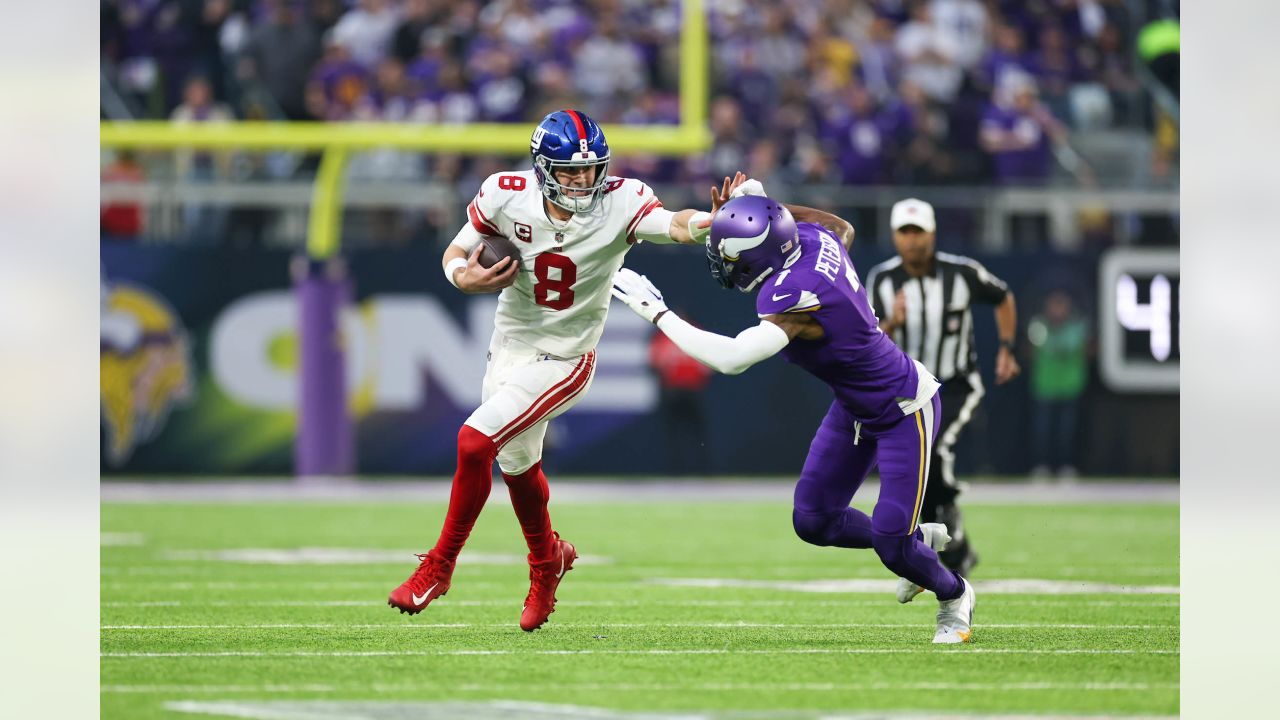 New York Giants long snapper Casey Kreiter (58) warms up before an NFL  wild-card football game against the Minnesota Vikings, Sunday, Jan. 15,  2023 in Minneapolis. (AP Photo/Stacy Bengs Stock Photo - Alamy