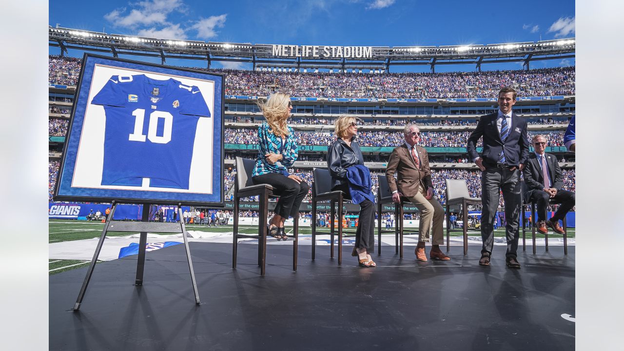 Giants Legends Zak DeOssie & Ahmad Bradshaw at playoff party in