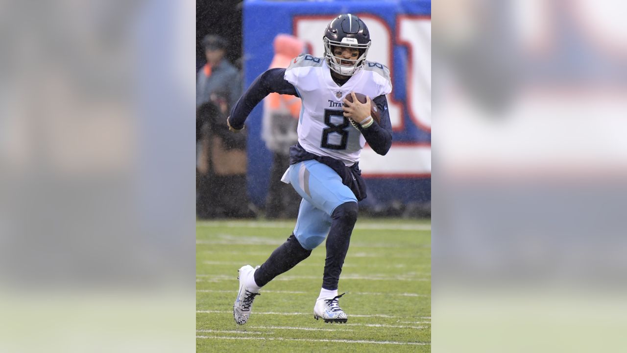 East Rutherford, New Jersey, USA. 13th Dec, 2015. Tennessee Titans  quarterback Marcus Mariota (8) in action prior to the NFL game between the  Tennessee Titans and the New York Jets at MetLife