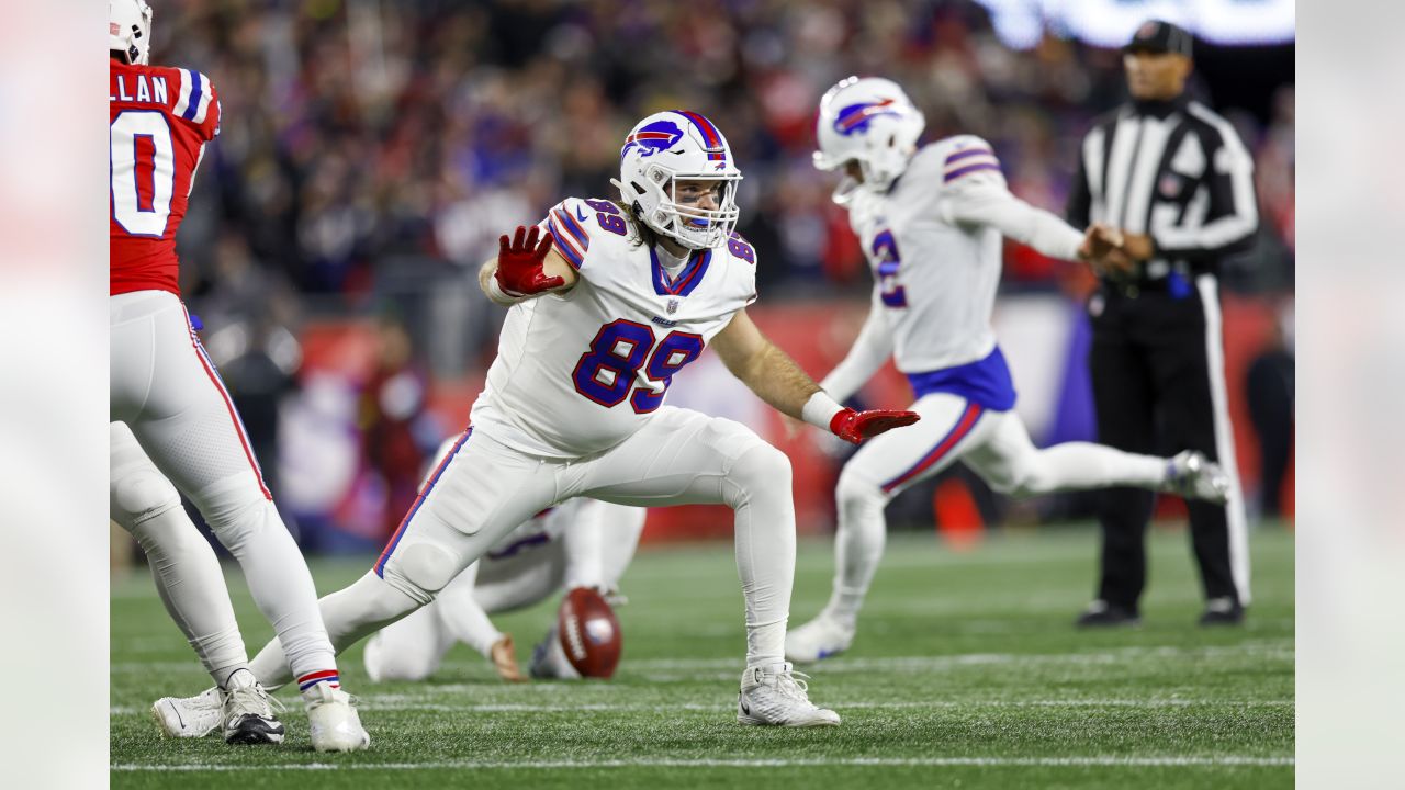 Buffalo Bills tight end Tommy Sweeney (89) at the line of scrimmage during  the first half an NFL football game against the New England Patriots,  Thursday, Dec. 1, 2022, in Foxborough, Mass. (