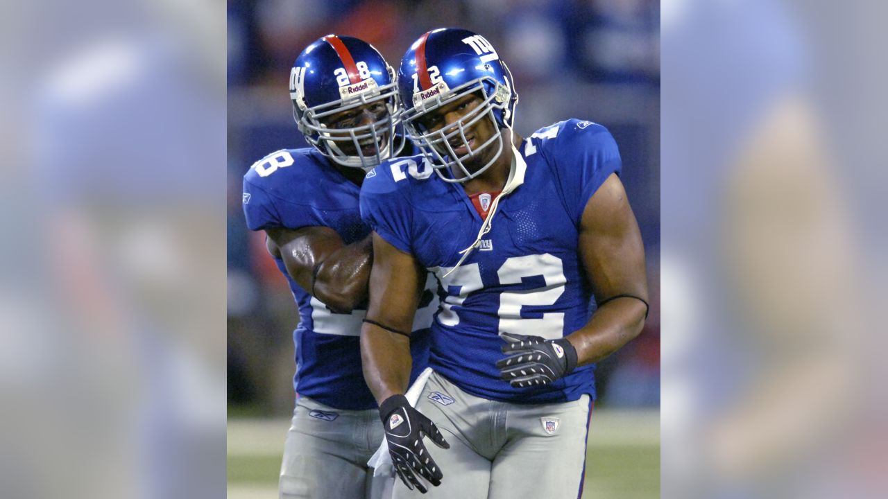 New York Giants defensive end Osi Umenyiora (72) applies pressure