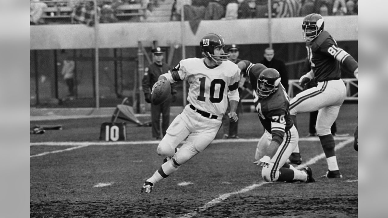 New York Giants Hall of Fame quarterback Fran Tarkenton sets up to