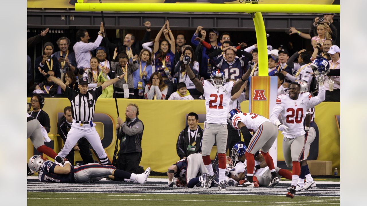 New York Giants Prince Amukamara breaks up a pass intended for Minnesota  Vikings Jerome Simpson in the first quarter in week 7 of the NFL season at  MetLife Stadium in East Rutherford