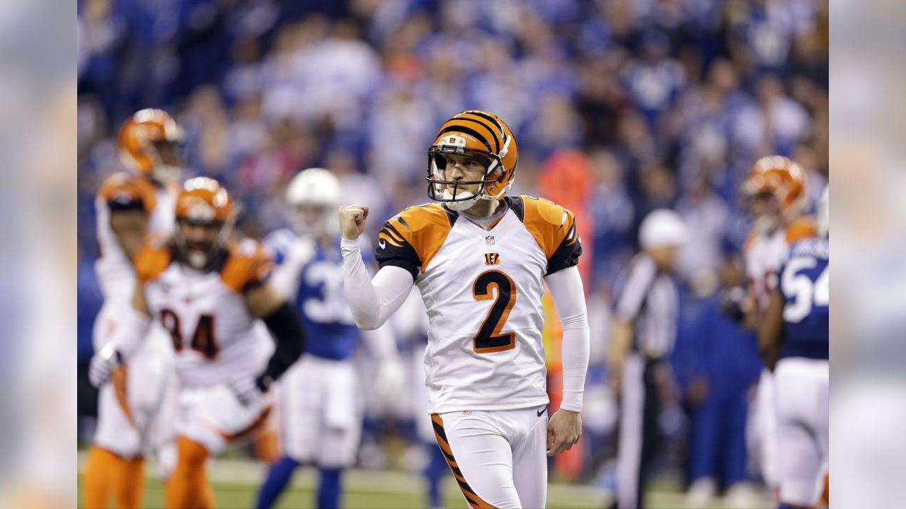 Mike Nugent Kicks A Field Goal To Give The Bengals A 10-7 Lead As