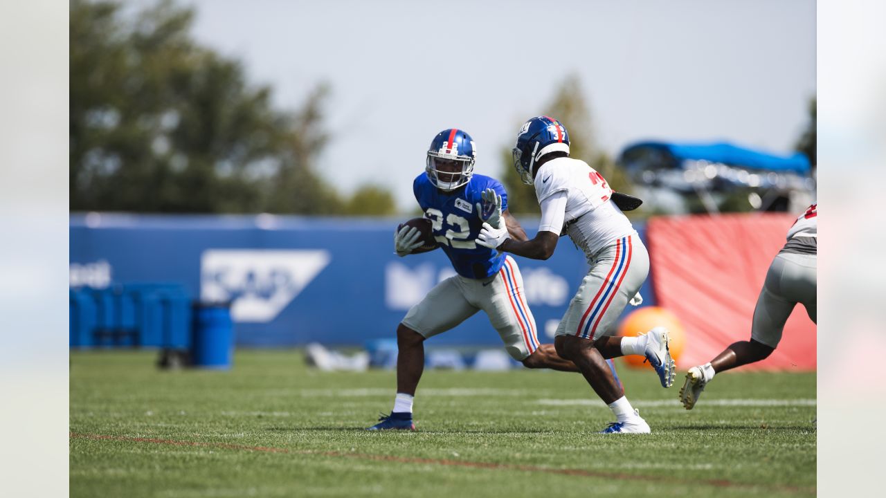 Rookie Darnay Holmes highlights Giants' intrasquad scrimmage at