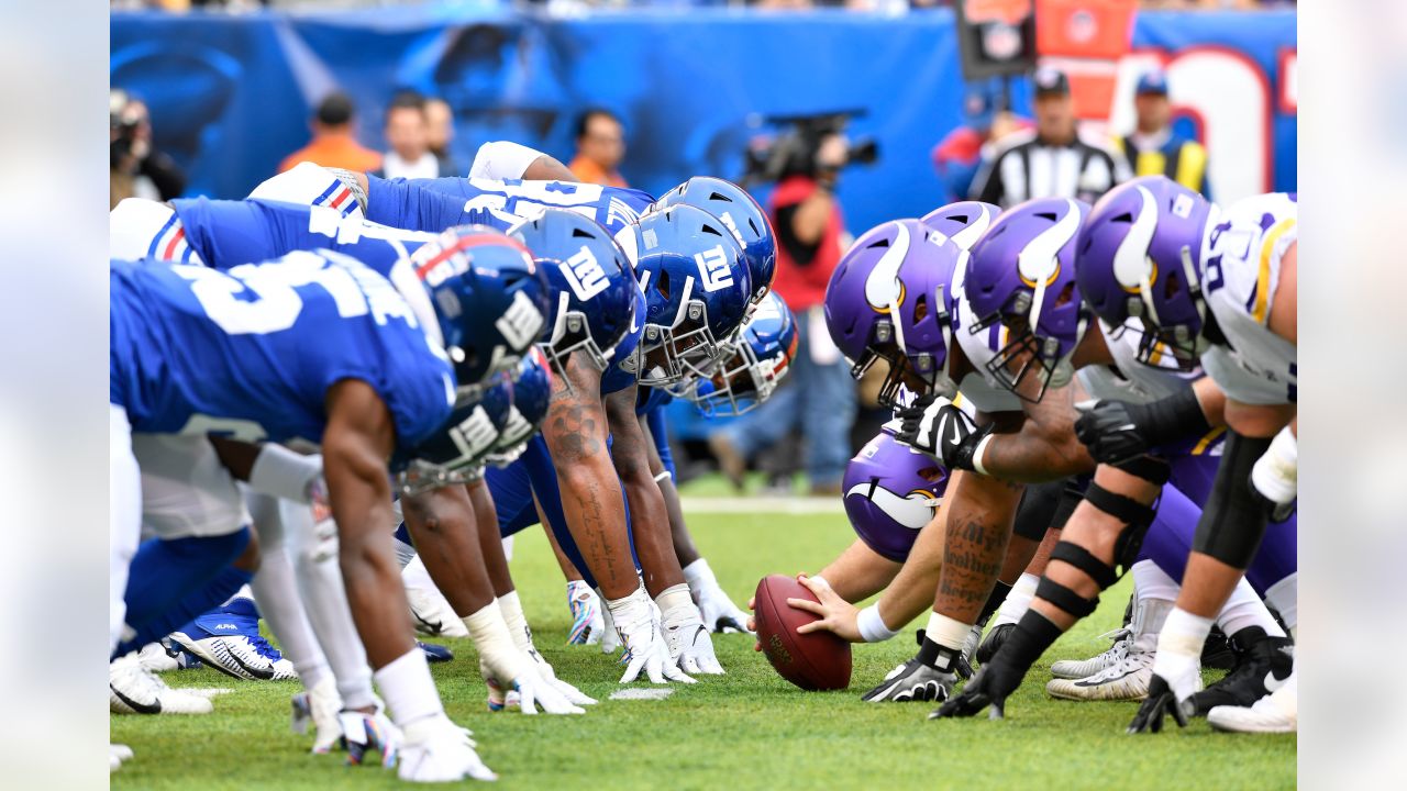 5,305 Giants Vs Vikings Stock Photos, High-Res Pictures, and