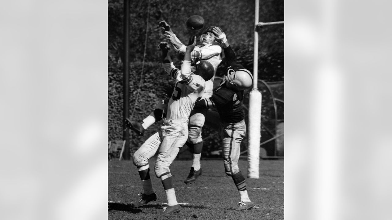 Emlen Tunnell (45), New York Giants (November 27, 1955)