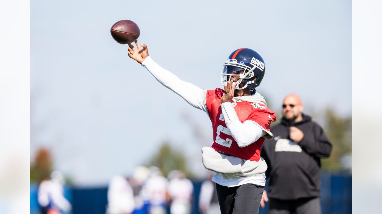 Tyrod Taylor Fills in for New York Giants' injured Daniel Jones