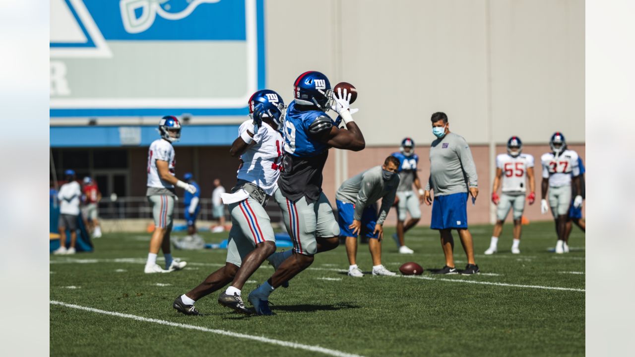 Rookie Darnay Holmes highlights Giants' intrasquad scrimmage at