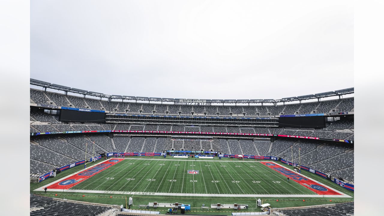 \ud83d\udcf8 Giants retrofit MetLife Stadium for Legacy Game