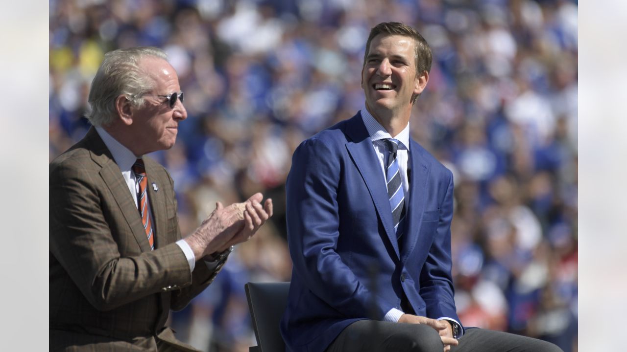 Giants retire Eli Manning's No. 10 jersey during halftime Ring of Honor  ceremony - Newsday