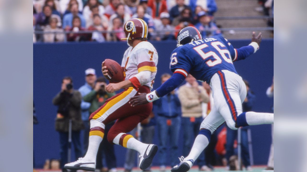 Lawrence Taylor New York Giants-56 during the 1987 Superbowl against the  Denver Broncos, Pasadena, CA. January 25, 1987 Stock Photo - Alamy