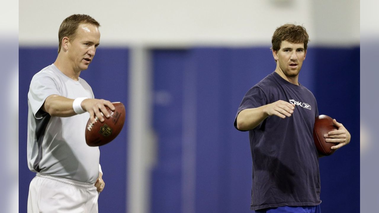 NFL: Peyton Manning, Eli Manning release hilarious Manningcast commerical