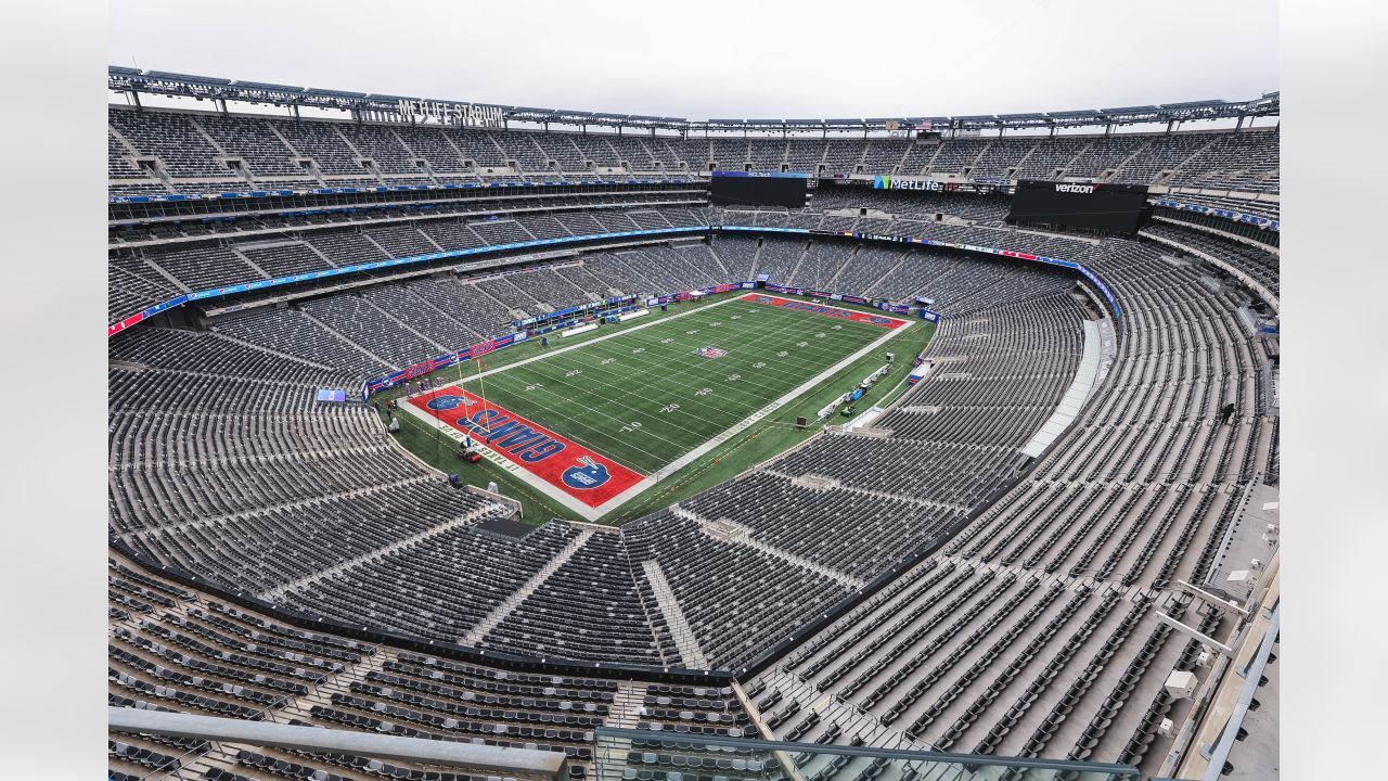 \ud83d\udcf8 Giants retrofit MetLife Stadium for Legacy Game