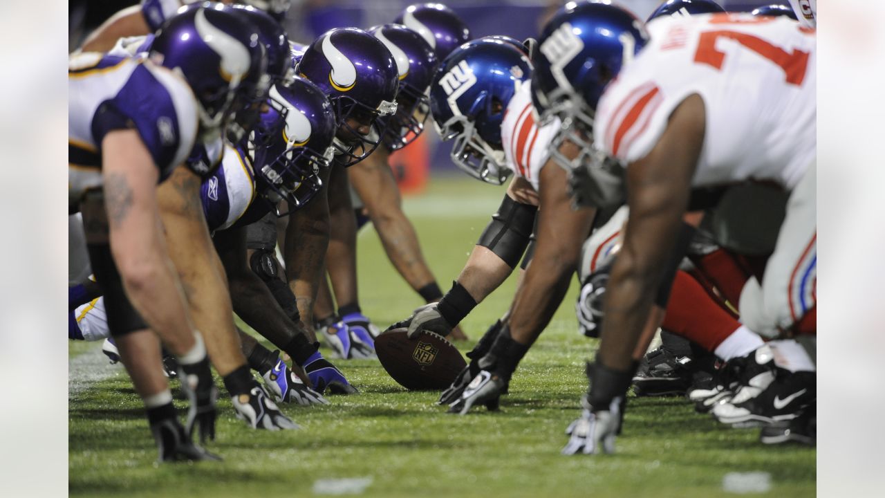 5,305 Giants Vs Vikings Stock Photos, High-Res Pictures, and