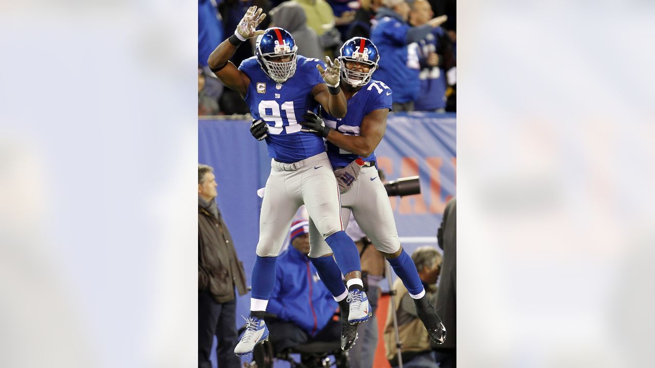 New York Giants defensive end Justin Tuck (91) pumps up the crowd during  second half NFL action in the New York Giants' 31-18 victory over the  Carolina Panthers at New Meadowlands Stadium