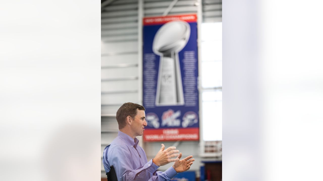 Eli Manning officially rejoins Giants in new front office role