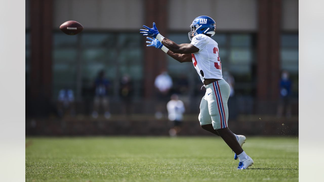 Rookie Darnay Holmes highlights Giants' intrasquad scrimmage at