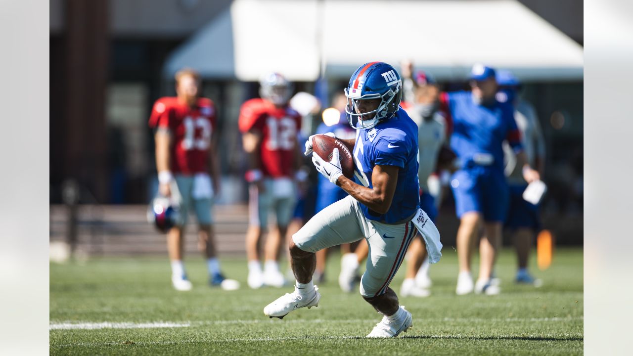 Rookie Darnay Holmes highlights Giants' intrasquad scrimmage at training  camp